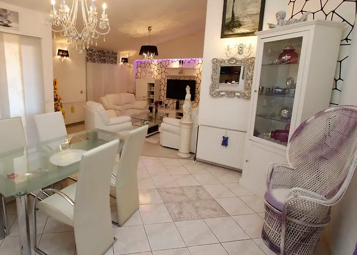 Story * Μακάρσκα